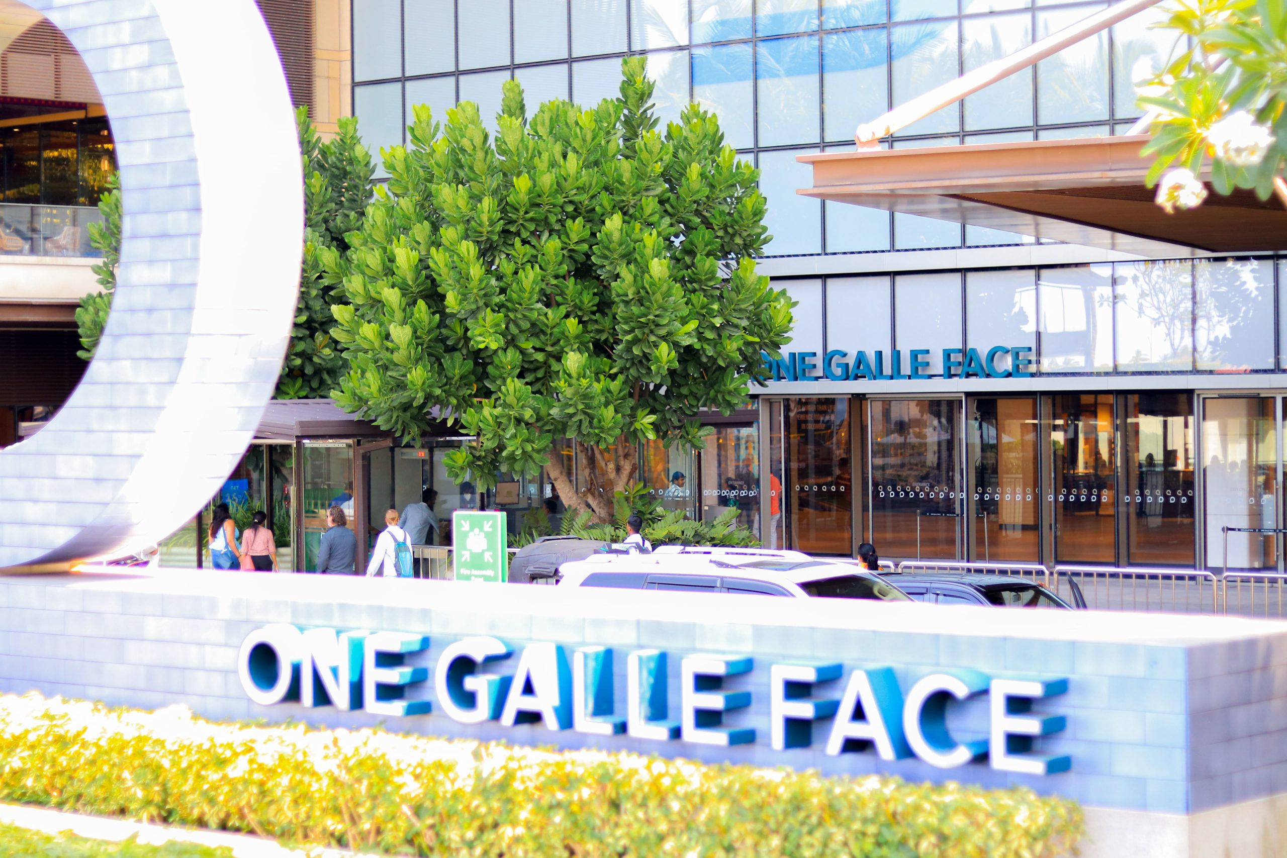 Shopping a One Galle Face Mall